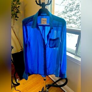 American Eagle Button Up shear shirt- Blue